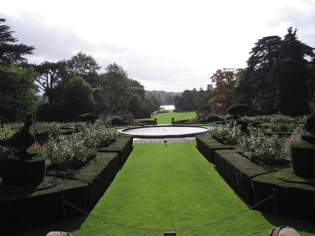 Peacock Garden The formal garden area at Warwick Castle. P… Flickr