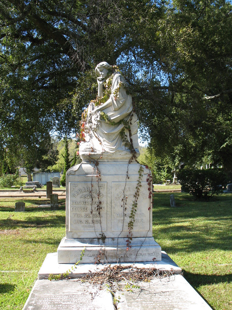 Wearing a Garland Greenwood Cemetery, Jackson (Hinds Count… Flickr