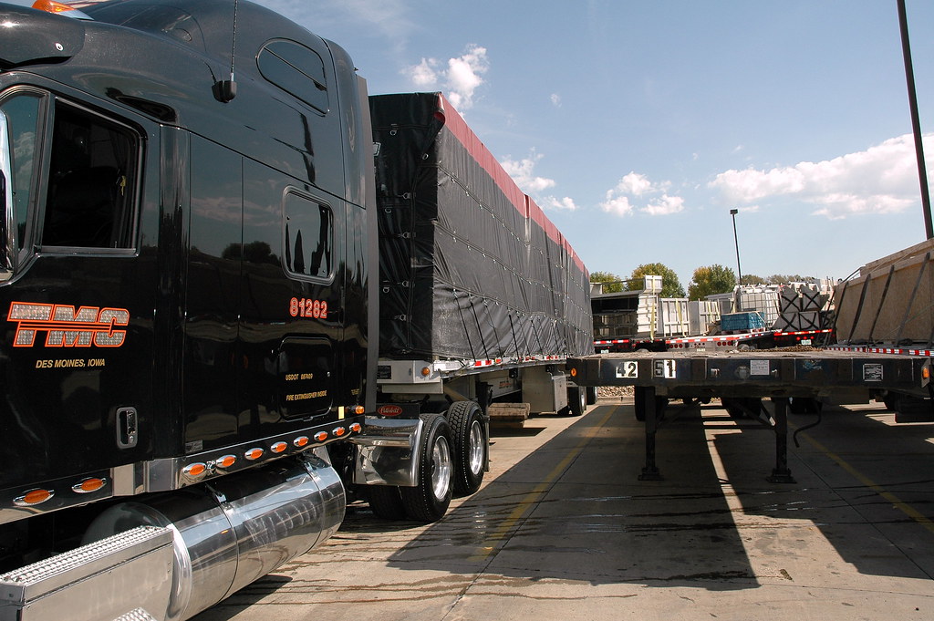 TMC Headquarters in Des Moines, Iowa Nice tight tarping jo… Flickr