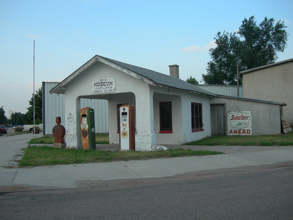 Trenton Service Station Trenton, Nebraska Leon Wyl Station… Flickr