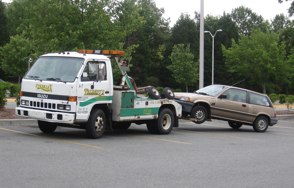 Isuzu Wrecker Food Lion, Carrboro Nick B. Flickr