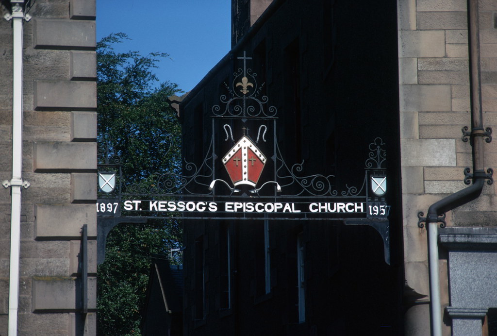 Gate, St. Kessog's Episcopal Church, Auchterarder (1973) Flickr