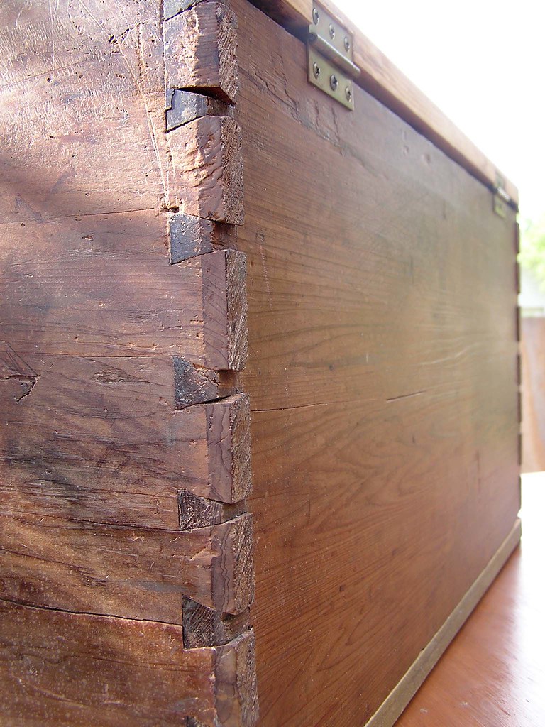 Old chest (joint detail) Good oldfashioned dovetail const… Flickr