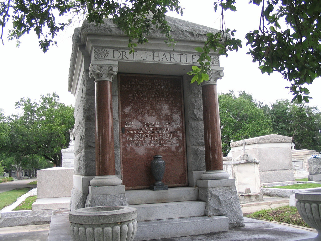 Hartley Family Crypt in Metarie Cemetary, La Cementary in … Flickr
