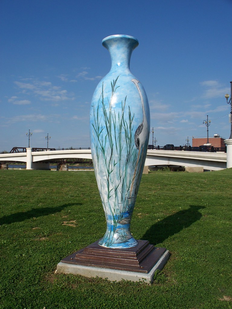 OH Zanesville Vase 12 Vase sculpture in Zanesville, Ohio… Flickr