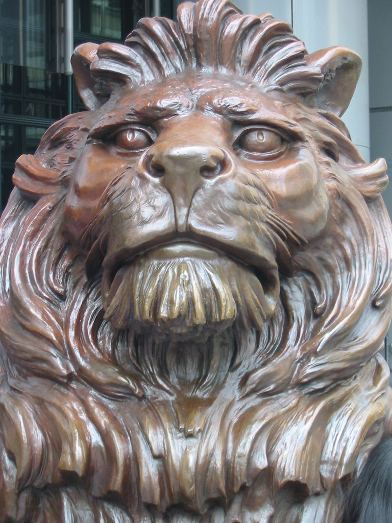 Stitt, le lion Feng Shui Un des deux lions de bronze devan… Flickr