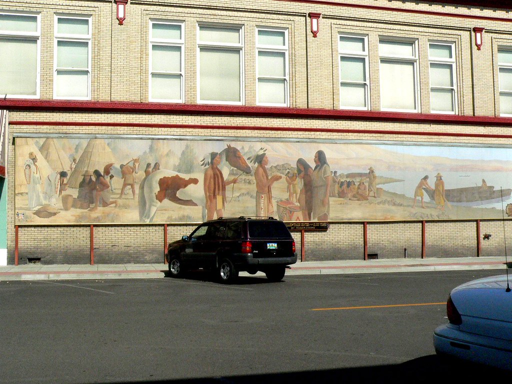 Oregon Trail Mural The Dalles Trade Center for 10000 Years… Flickr