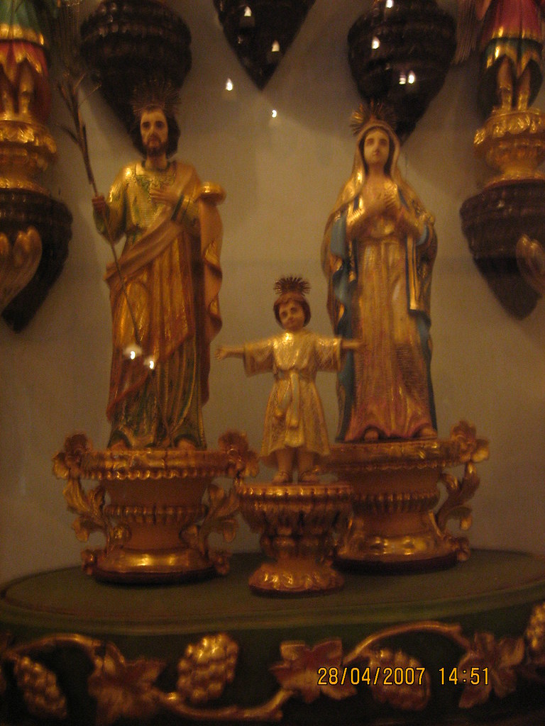 Holy Family Villa Escudero Small ivory images of the Ho… Flickr
