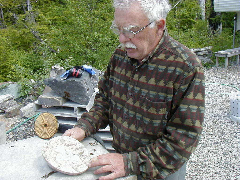 Artist Gary McWilliams in Craig, Alaska Craig sculptor Gar… Flickr