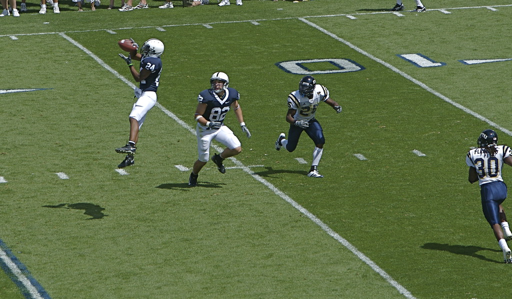 Airborn Catch Penn State wide receiver Jordan Norwood (24)… Flickr