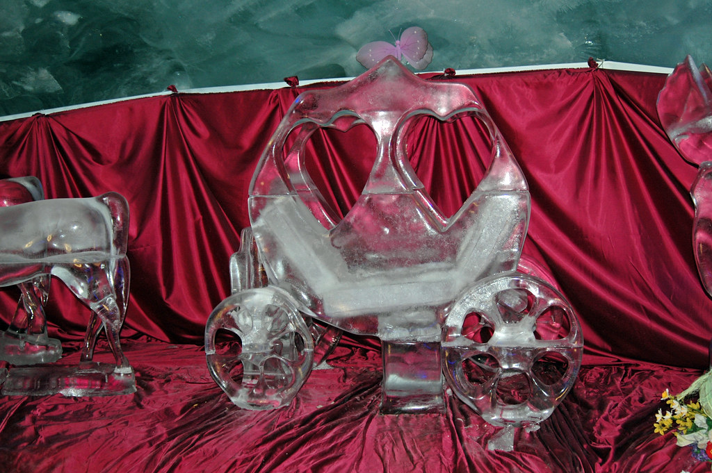 Ice Palace The ice palace at the Kleine Matterhorn stevesheriw Flickr
