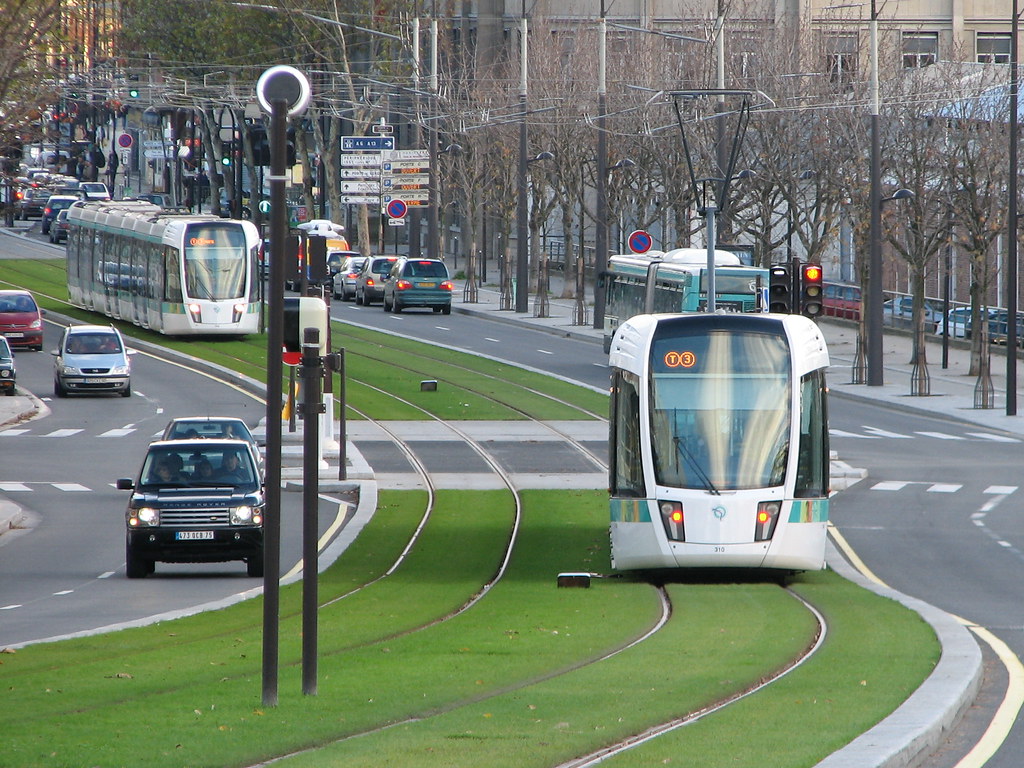Le T3 arrive Innauguration du tramway T3 prévue le