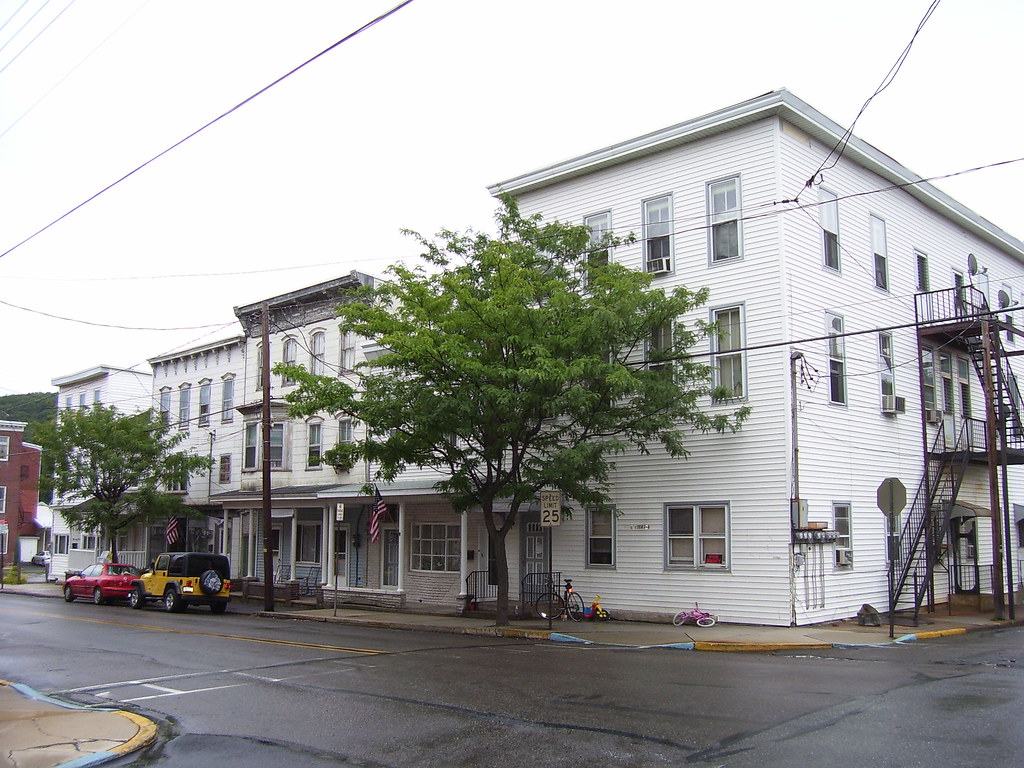 Tremont Town Block An old town block in Tremont. All of th… Flickr