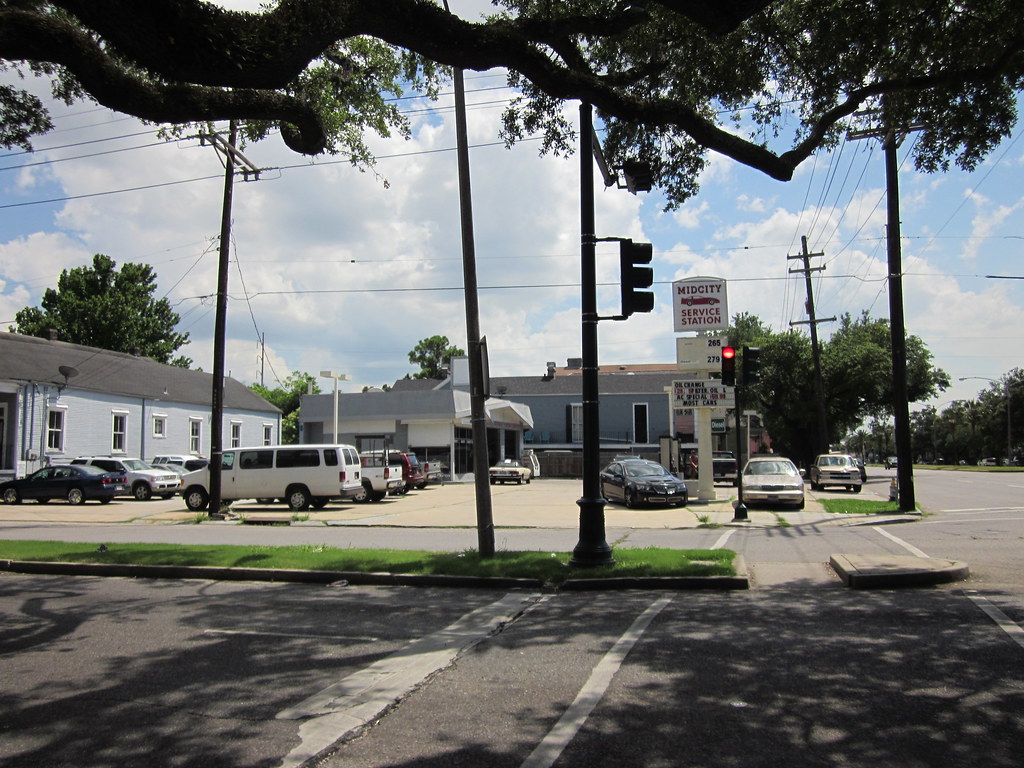 Carrollton Banks MidCity Service Station Service station, … Flickr