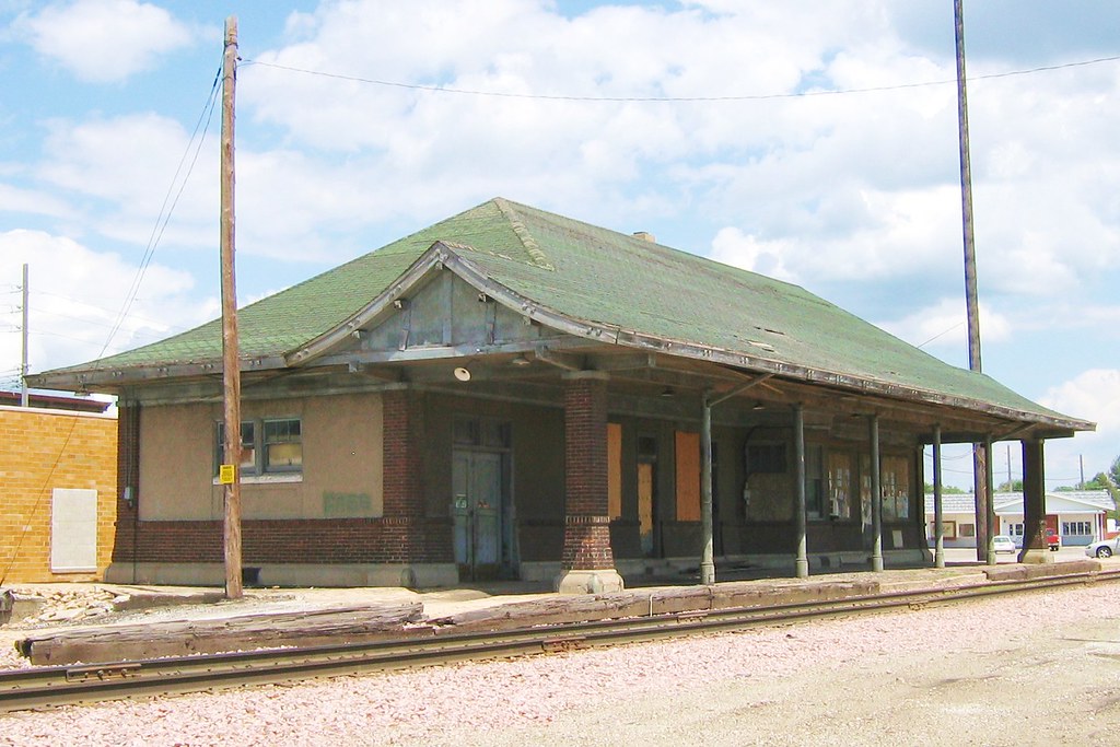 Storm Lake, Iowa train station Built in 1915 by Illinois C… Flickr