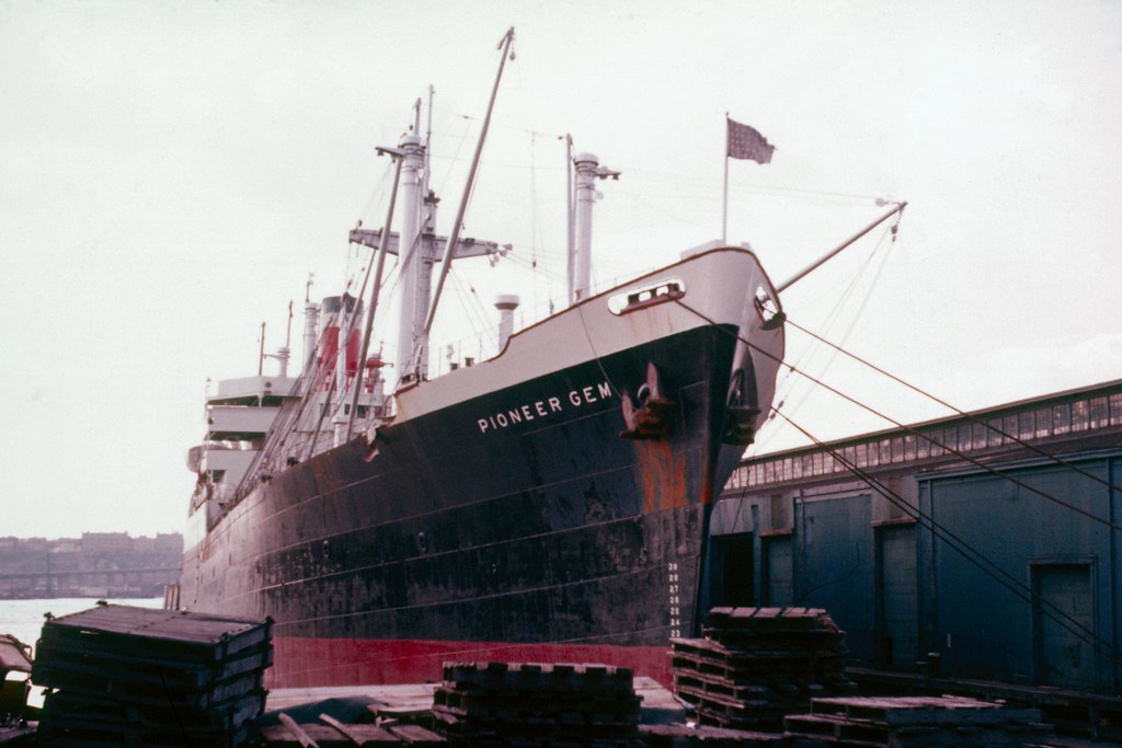 19580700SR17 Pioneer Gem Hudson River New York SS Pioneer… Flickr