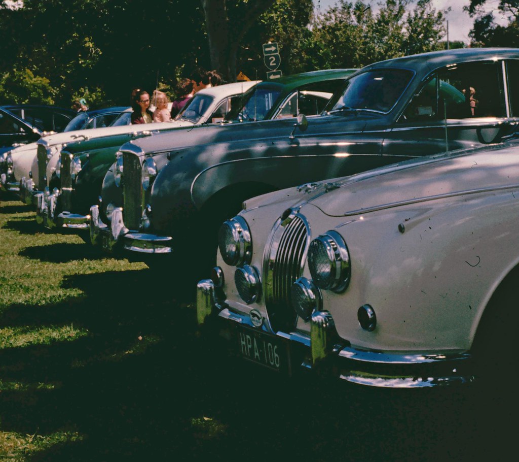 Jaguar Club meet in Melbourne 1975 or 76. Lots of interest… Flickr