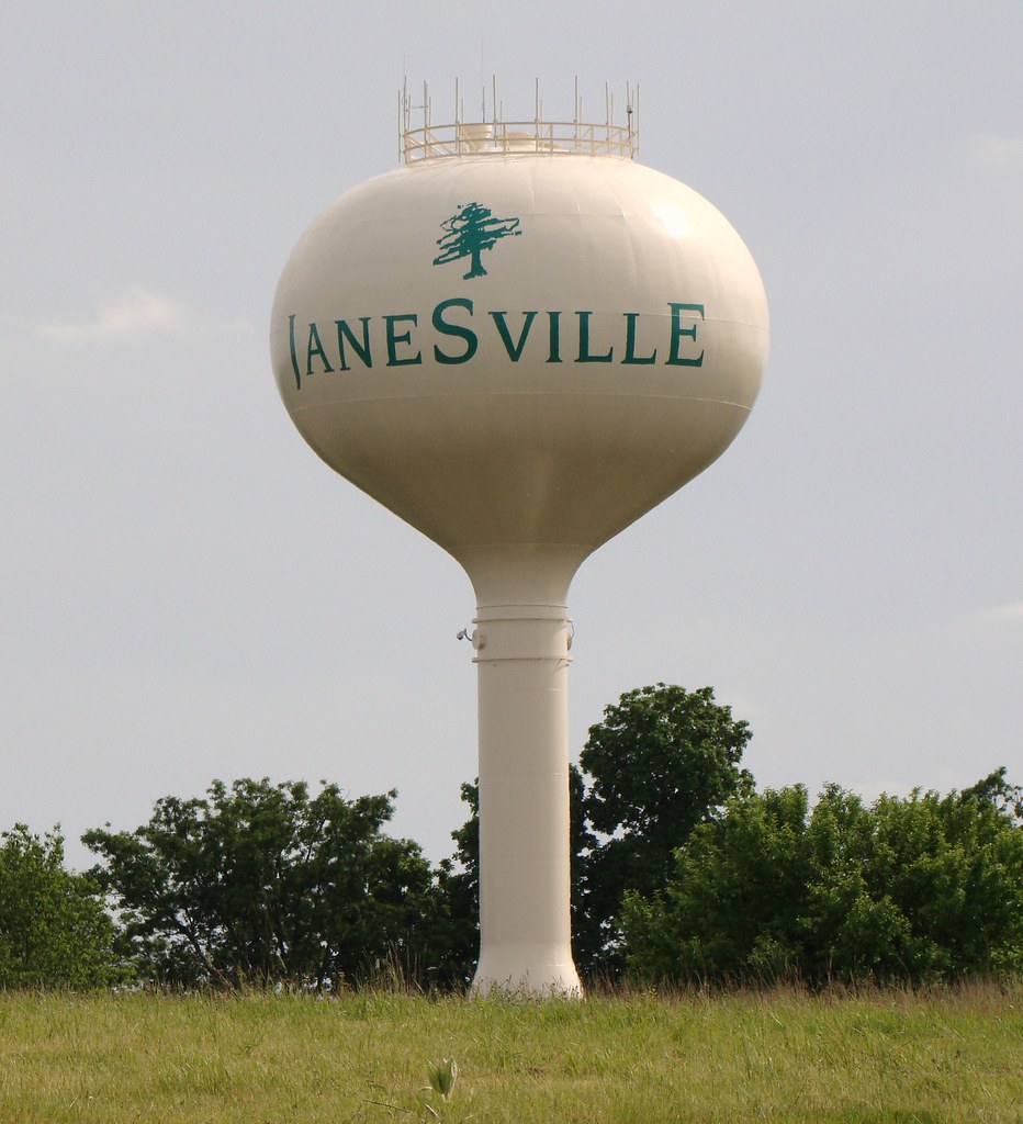Janesville_WI_Water_Tower Flickr