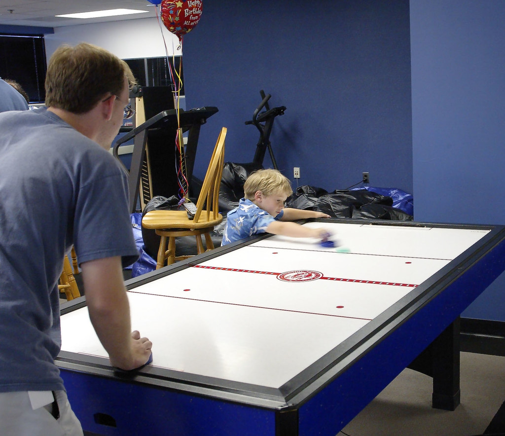671B2096 Air Hockey Linda ThomasFowler Flickr