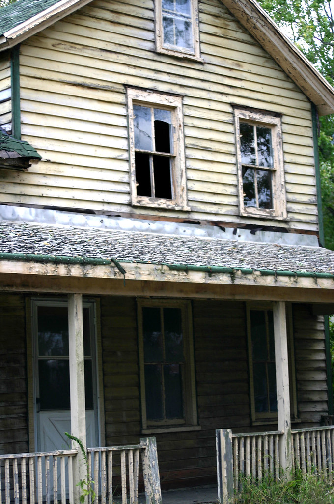 Rundown House This was one of many of the rundown houses i… Flickr
