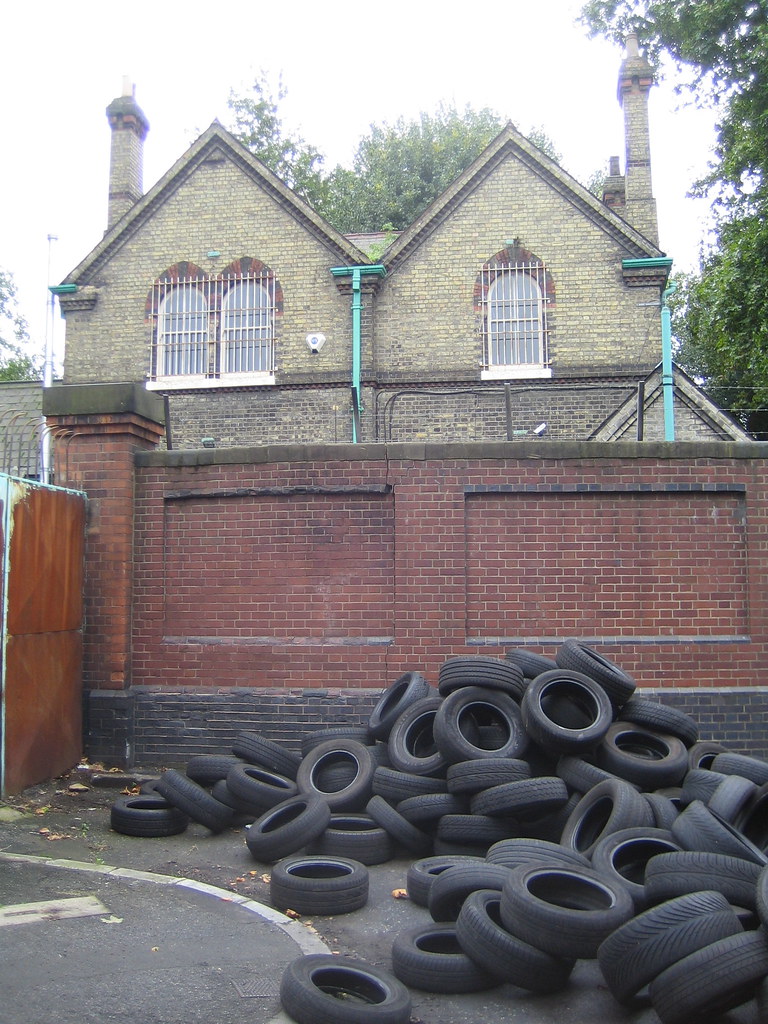 Tyres in Abbey Lane Abbey Lane [?] Gordon Joly Flickr