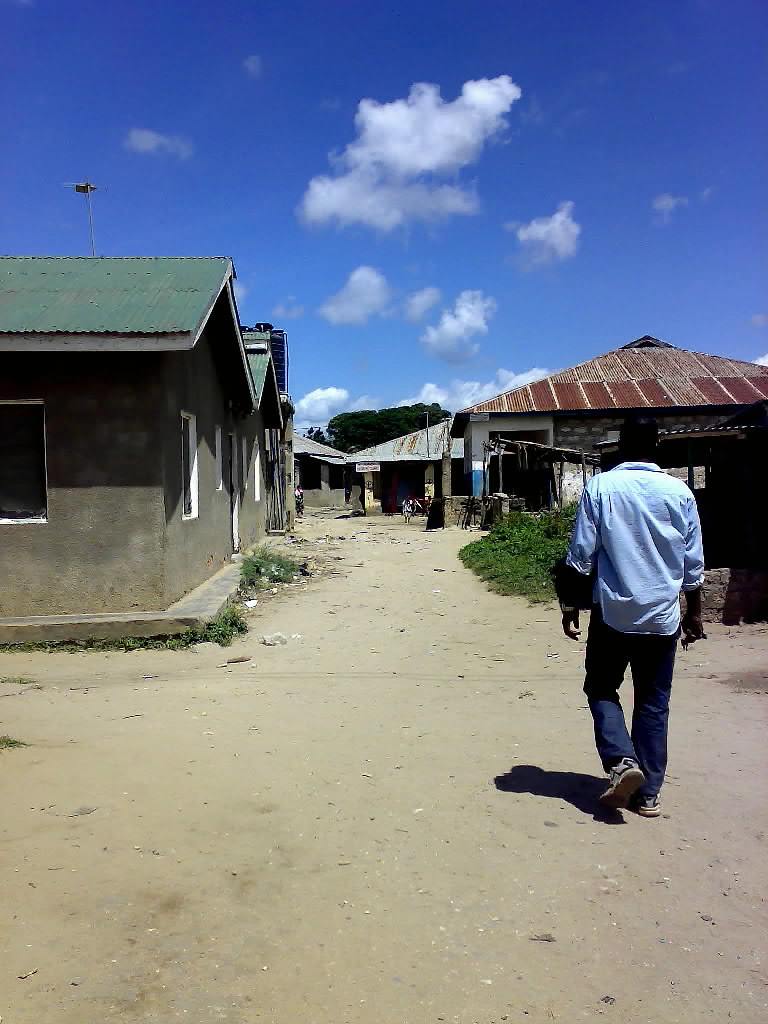 Walking in Mtwapa village streets (Kenya) Taken by anakron… Flickr