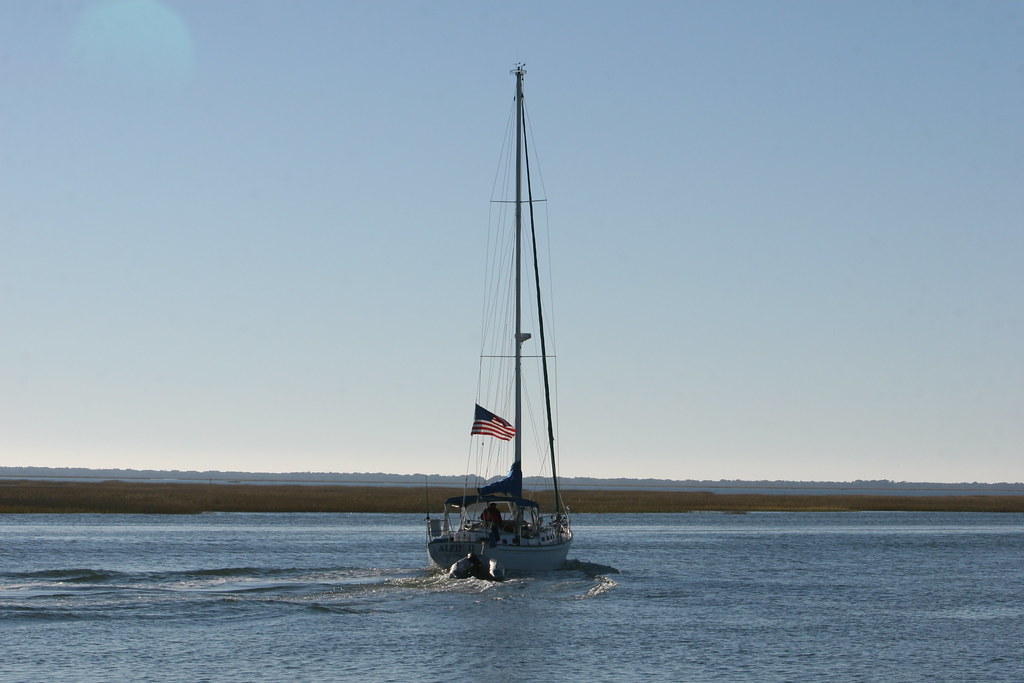 Yacht near Garris Landing Yacht near Garris Landing, Awend… Flickr