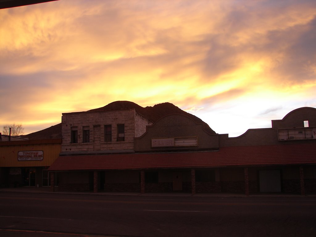 Tonopah group Stopped in Tonopah for gas at sundown on the… Flickr