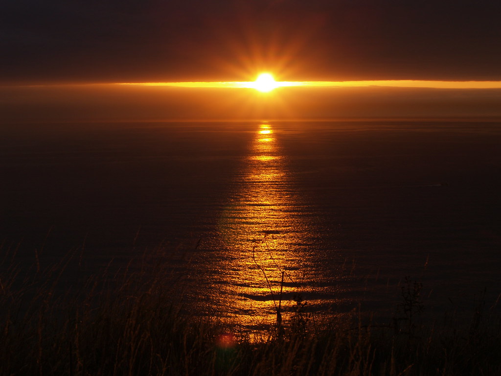 Clifftop sunrise There was a bank of cloud on the horizon.… Flickr