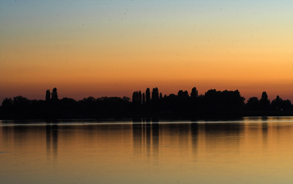 Moses Lake Sunset The end of the day on Moses Lake. Cascad… Flickr