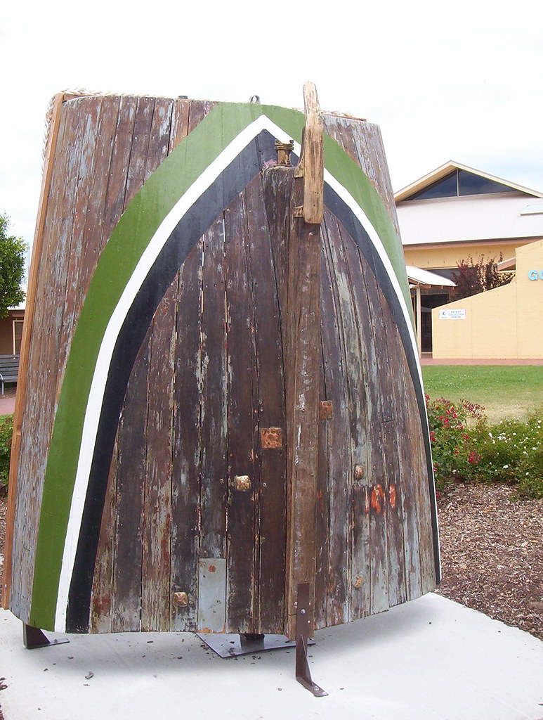 Wooden boat sculpture Wooden boat sculpture in Cadell Stre… Flickr