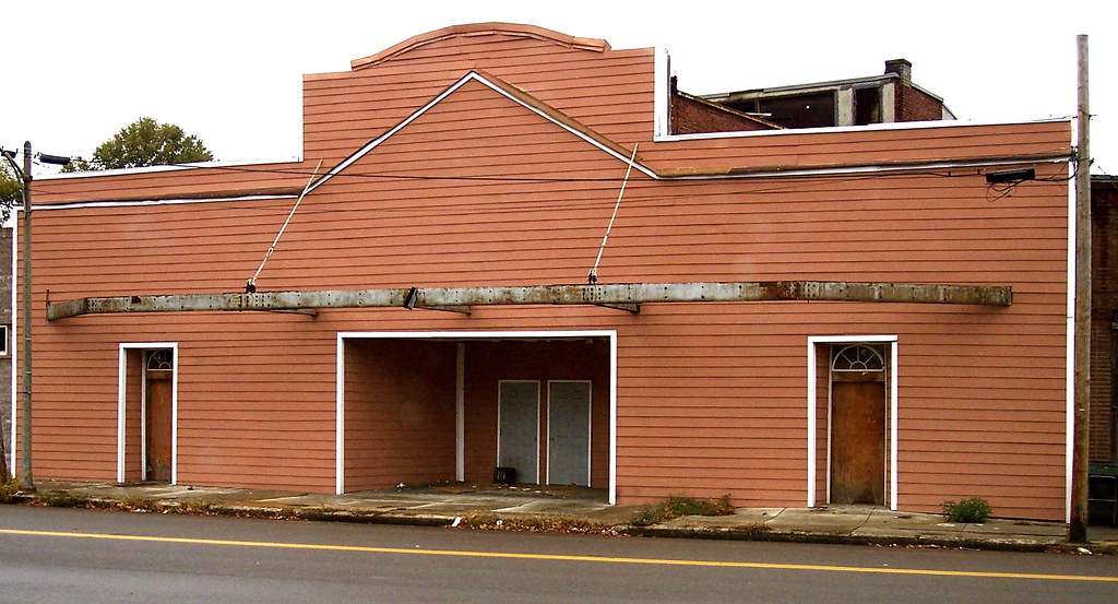 Linden Circle Movie Theatre This old theatre seems to be p… Flickr