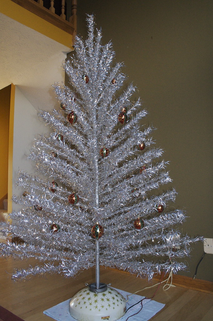 1961 Aluminum Tree A vintage 1961 aluminum Christmas Tree … Flickr