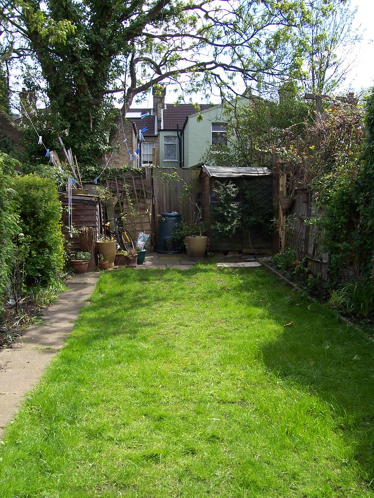 Hither Green Garden 1 A well kept lawn area. To use this … Flickr