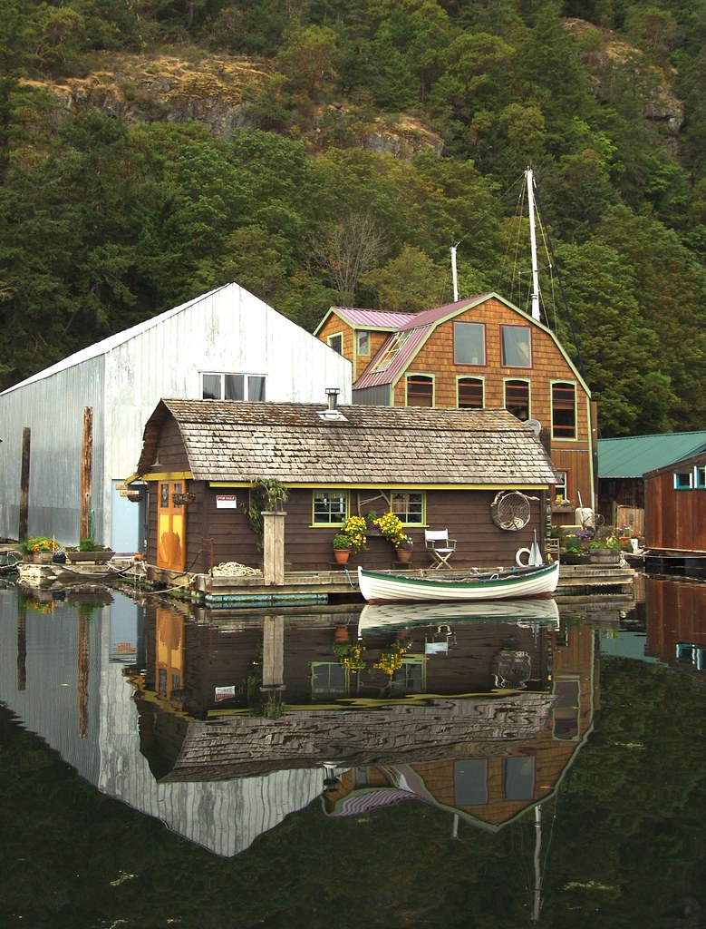 Houseboat, Genoa Bay, B.C. A.Davey Flickr
