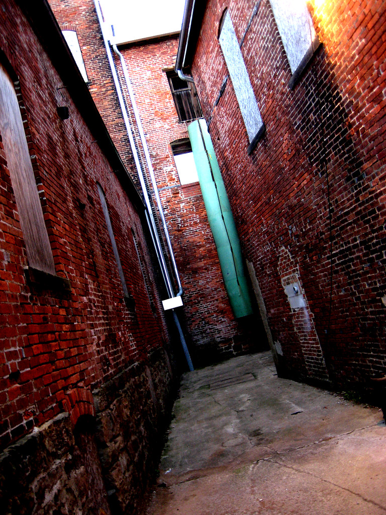 dead end Alley leading to chairs. Andrew Coyle Flickr