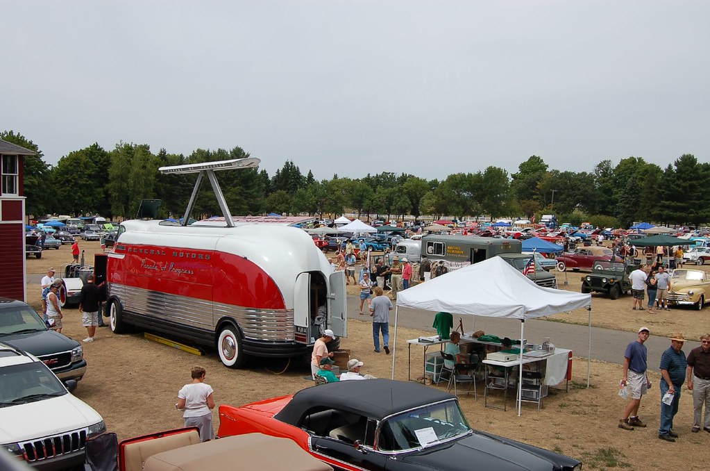 Futurliner exhibit from bus Taken during the 2007 "Red Bar… Flickr