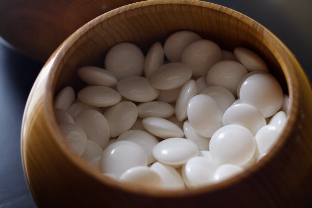 clamshell stones Stones and bowls from Kuroki Goishi Ten Jonathan C
