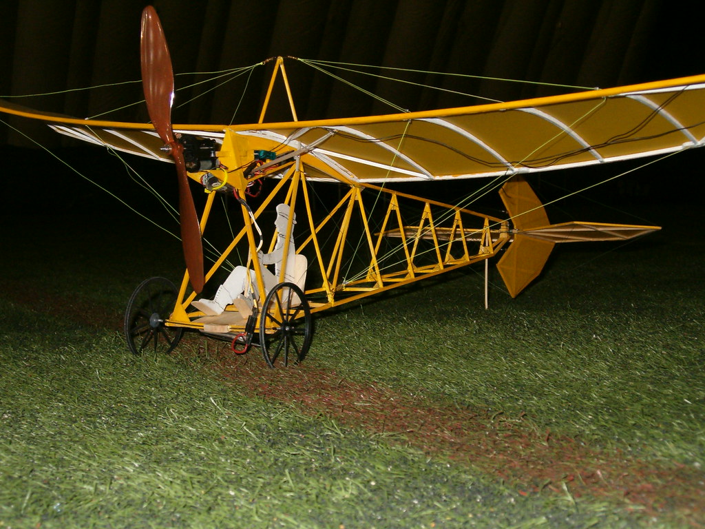 Neville Island Indoor Flying Dec 06' SCH Crew and some pat… Flickr