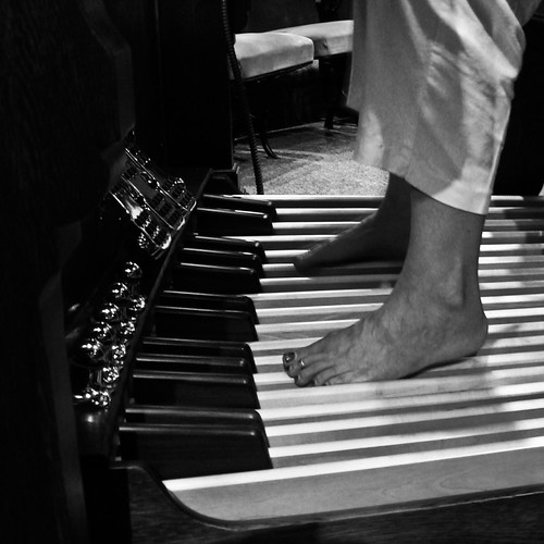 Foot Pedals The organ at Knox United in Owen Sound, being … Flickr