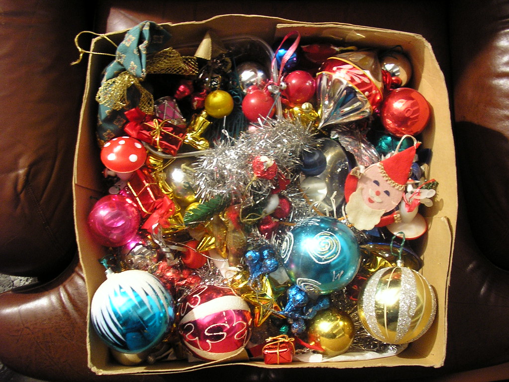 GOLDEN AGE CHRISTMAS TREE ORNAMENTS This 50 y.o. box keeps… Flickr