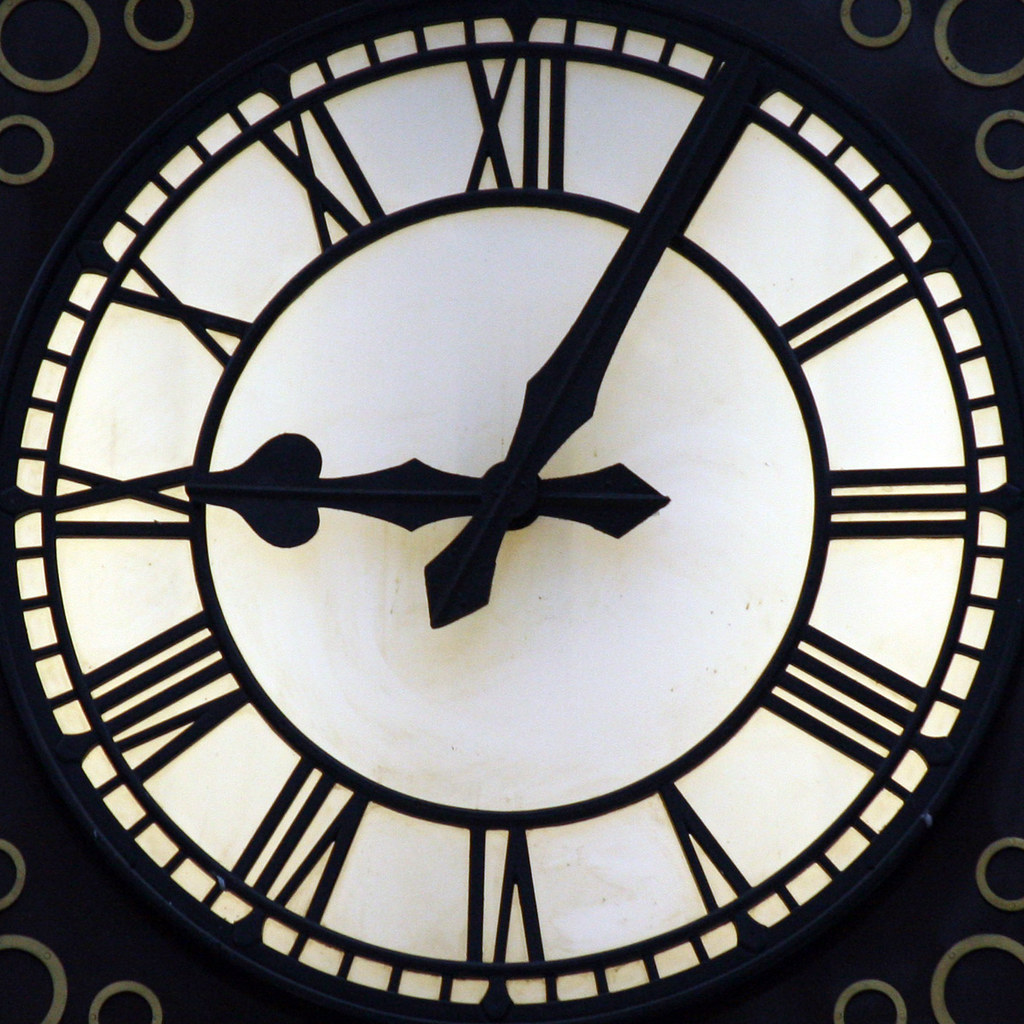 station clock Glasgow Central Station, Glasgow, Scotland, … Leo