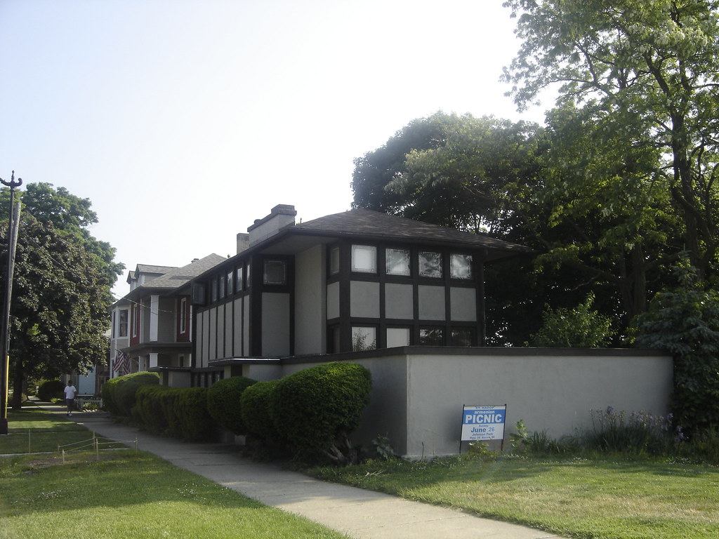 3/4 view of Frank Lloyd Wright's Hardy House in Racine Wis… Flickr
