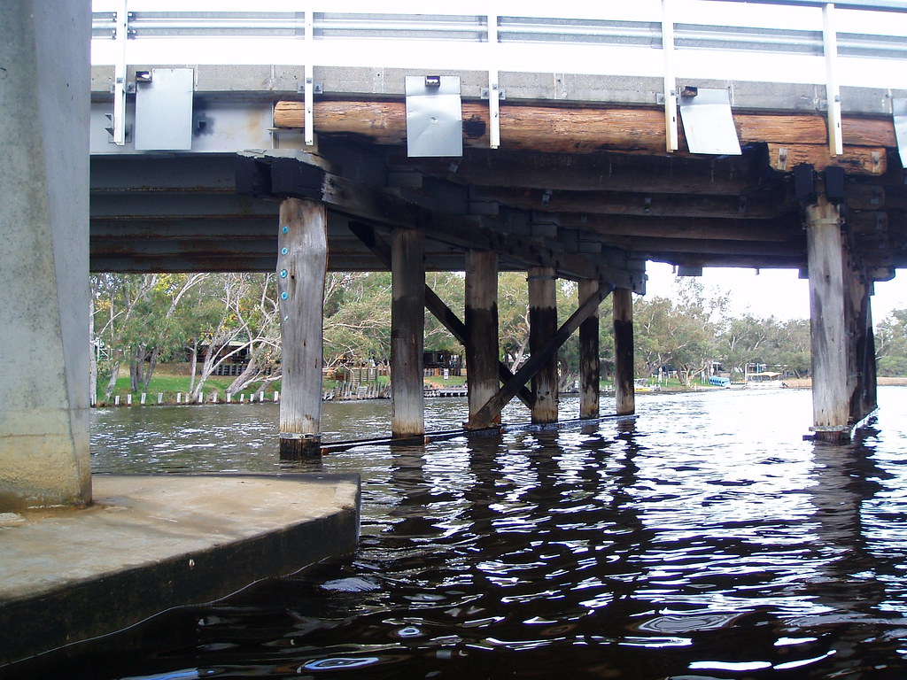 Ravenswood bridges An old timber bridge parallelled by a m… Flickr