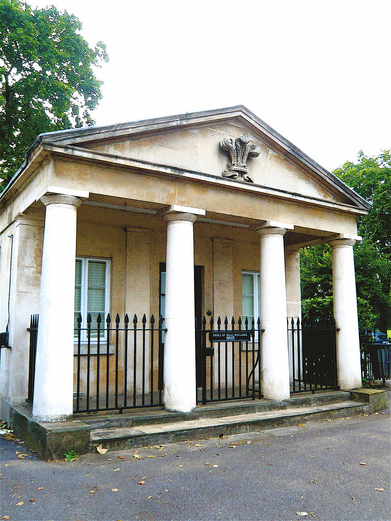 Regency Lodge Hyde Park The crest of the Prince of Wales, … Flickr