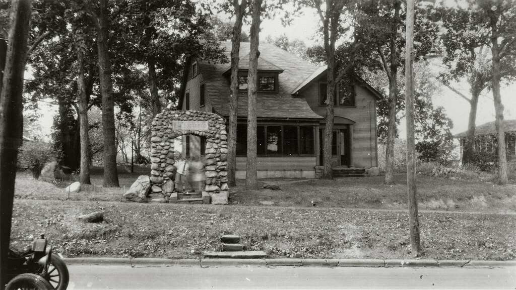 Des Moines, IA, house, 160630th "Ye Boulders" foto long b… Flickr