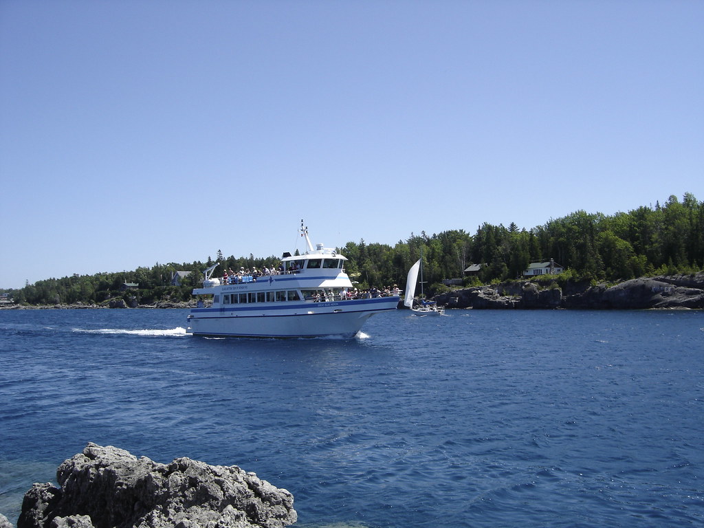 sight seeing boat leaving Little Tub harbour, Tobermory Flickr
