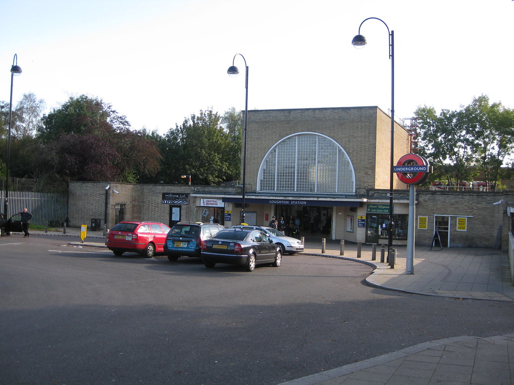 Loughton Station 25/10/2010 Loughton Station on 25th Oct… Flickr