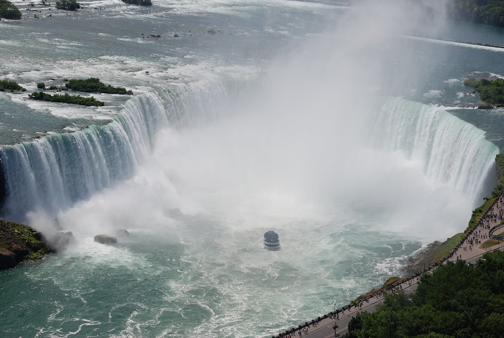 Horseshoe falls Standard shot of the Horseshoe falls from … Flickr