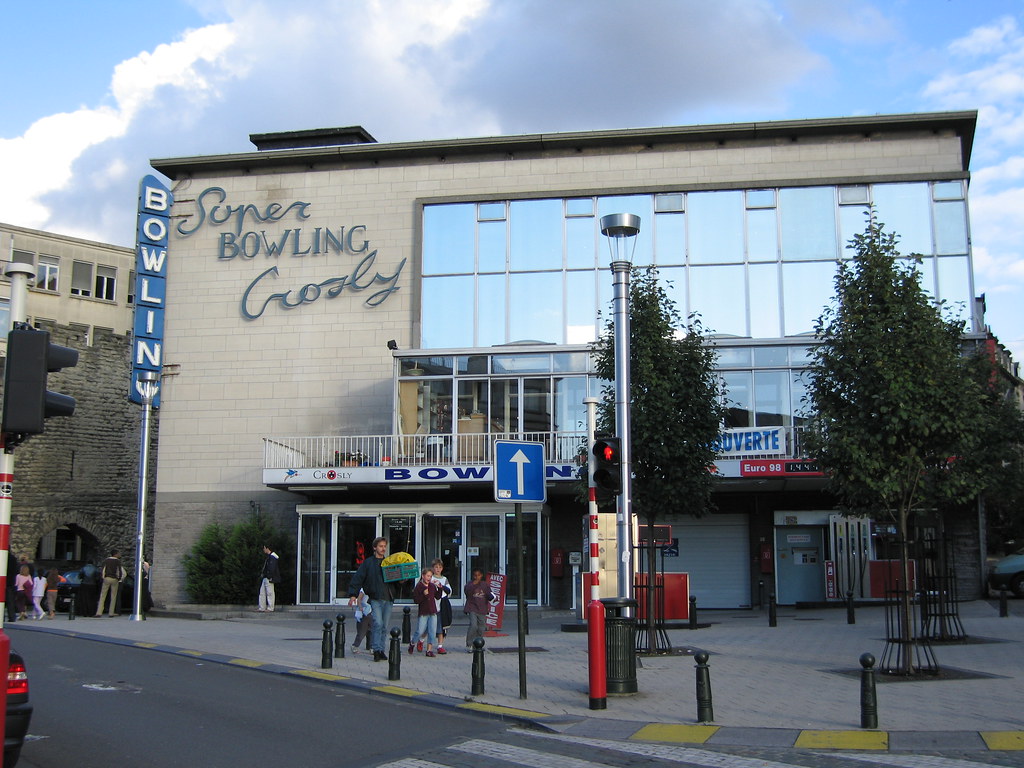 Belgium012 Brussels bowling alley (?) and gas station